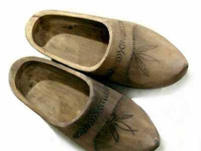 Këpucë druri Hollandeze - klomps Këpucë kombëtare të Hollandës siç thonë ata