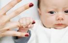 Noworodek: pierwszy miesiąc życia dziecka – rozwój dziecka, zachowanie i pielęgnacja od urodzenia