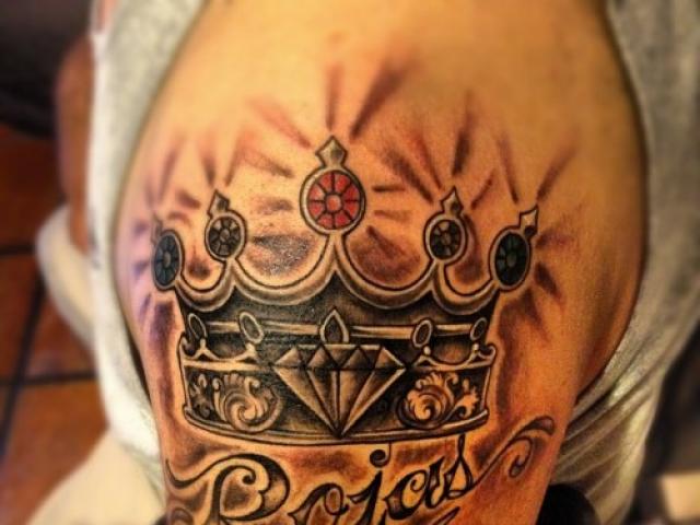 Корона — какое значение у этого величественного символа в искусстве тату
