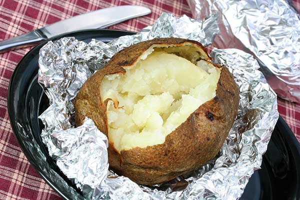 Вкусный печеный картофель - рецепт, как приготовить в домашних условиях